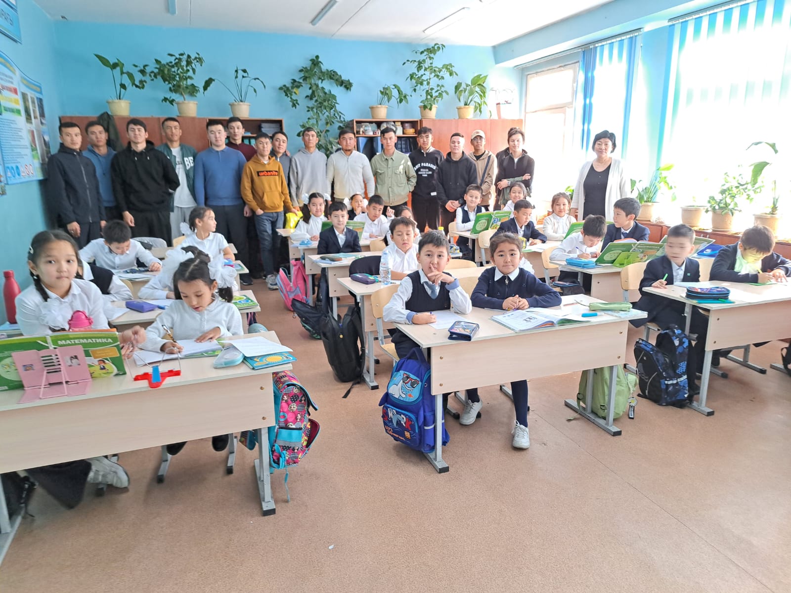 On October 27, within the framework of the 4 Sustainable Development Goals of the University (SDG4), 4th-year students of Al-Farabi Kazakh National University, Faculty of Medicine and Healthcare, specialty «Physical Culture and Sports», before the upcoming pedagogical practice, visited No. 138 M. Bazarbayev Gymnasium and took part in a lesson of the 3rd «A» class of a qualified teacher the highest category of E.B. Abdrasilova.